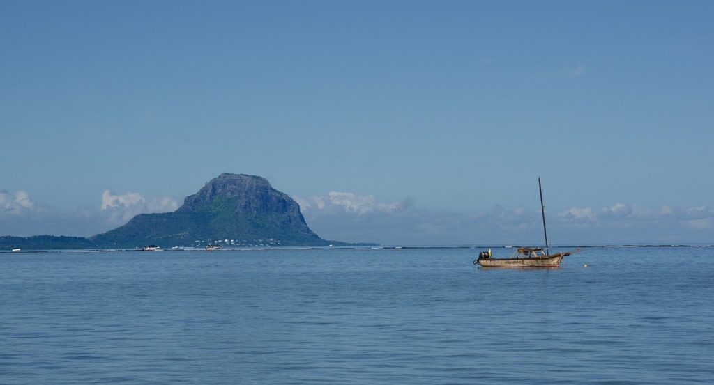 mountain le morne, boat, mauritius, ocean, island, coast, nature, beach, water, landscape, africa